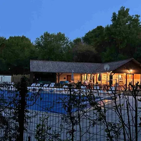 Mobil-home Accueillant Animaux - 8 Pers. - Api-1-52-2431 Camping *